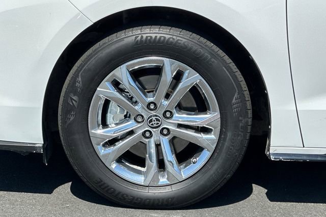 Used 2023 Toyota Sienna XSE w/ XSE Plus Package AWD/4WD image 32