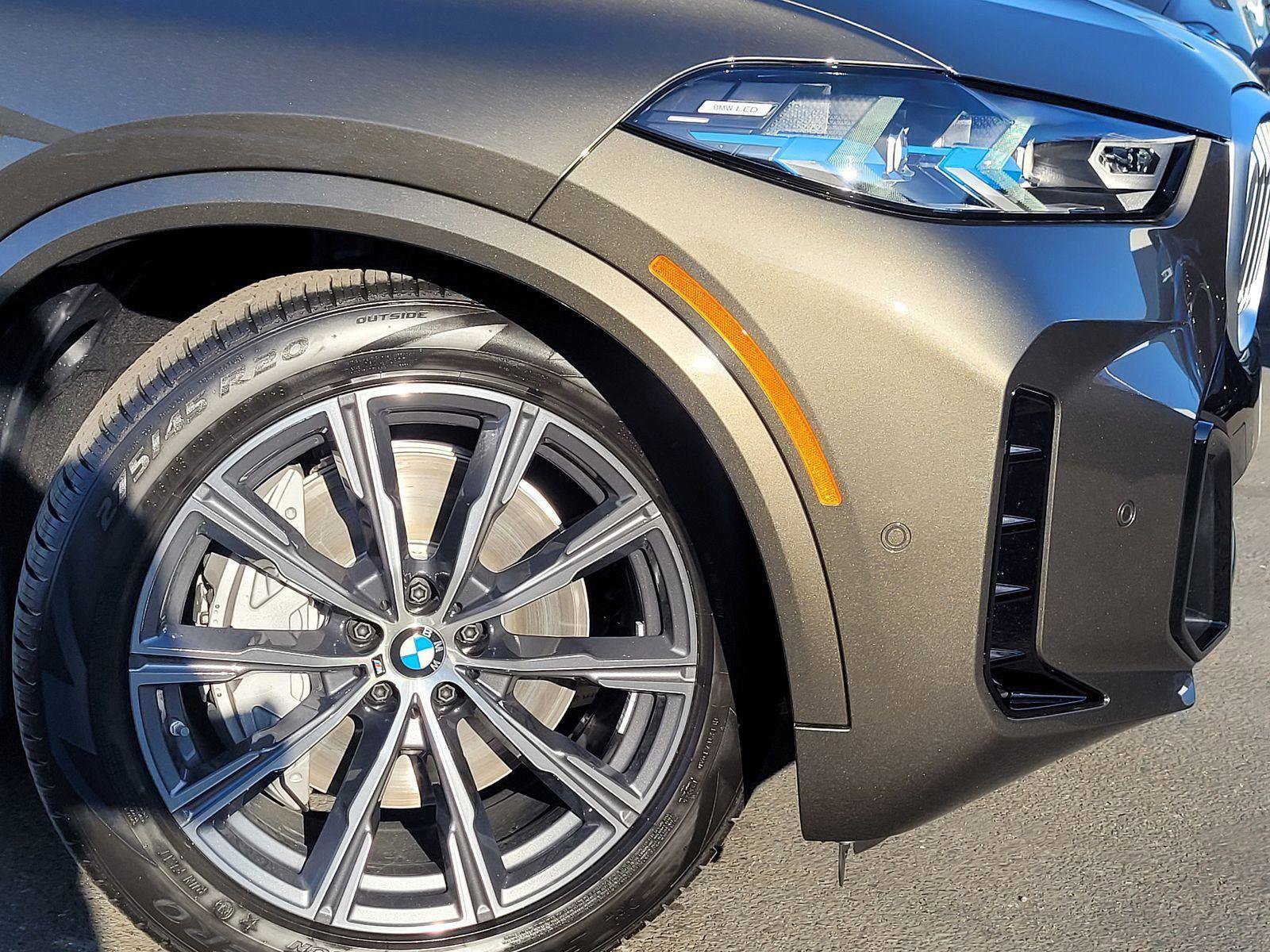 New 2026 BMW X5 xDrive50e w/ M Sport Package AWD/4WD image 4