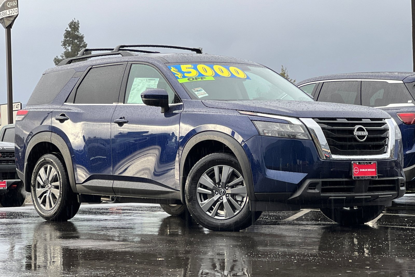 New 2025 Nissan Pathfinder SV image 2