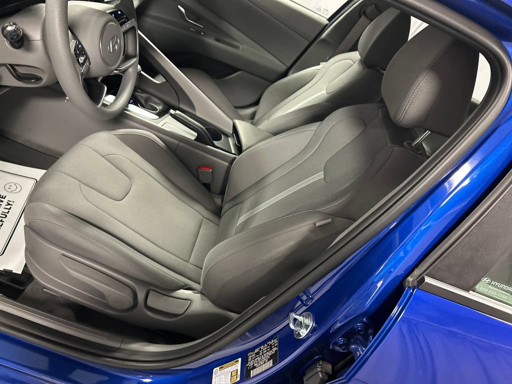 Used 2025 Hyundai Elantra SE FWD image 10