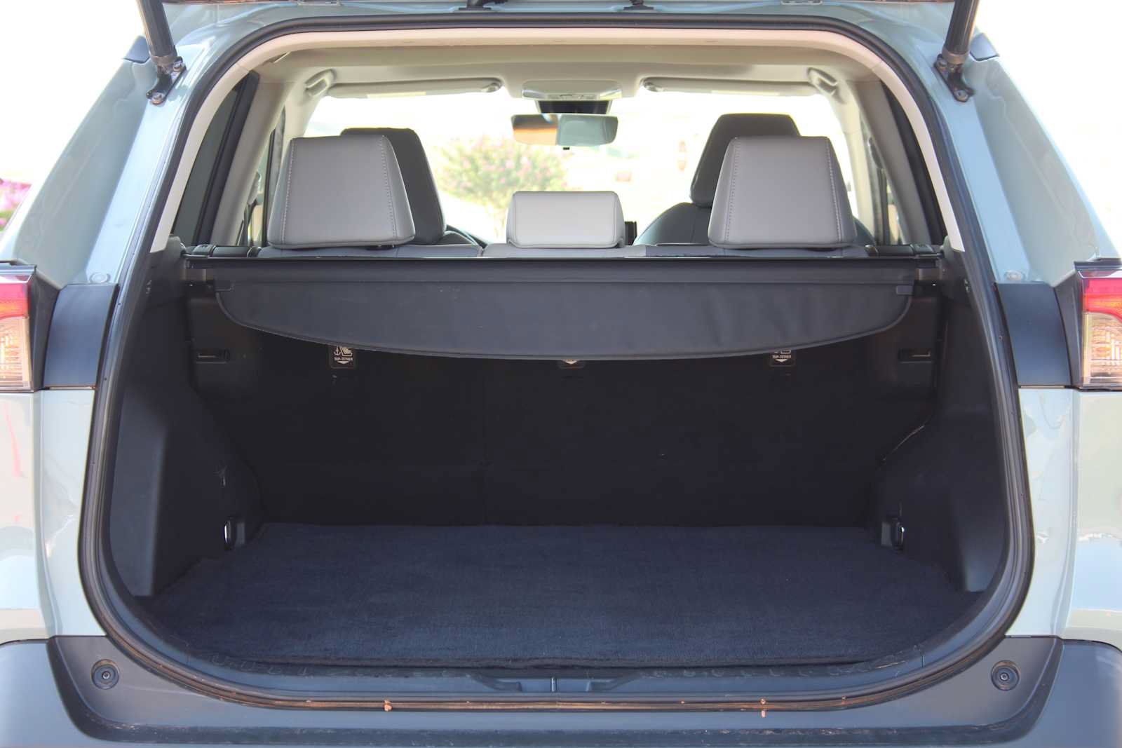 Used 2021 Toyota RAV4 XLE Premium FWD image 10