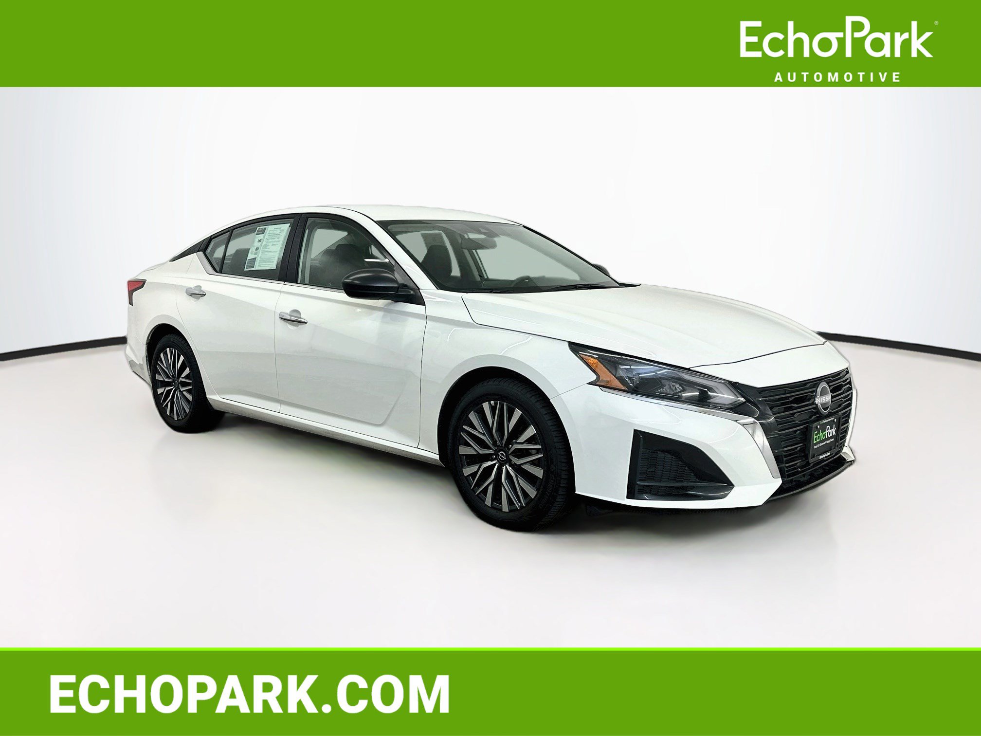 Used 2025 Nissan Altima 2.5 SV FWD image 1