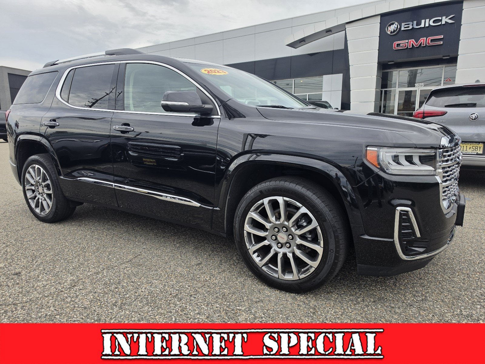 Certified 2023 GMC Acadia Denali w/ Denali Technology Package AWD/4WD image 1