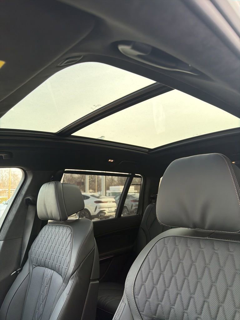 New 2026 BMW X7 M60i w/ Climate Comfort Package image 44