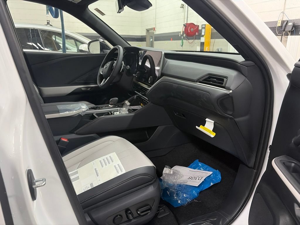 New 2026 Lexus TX 500h AWD w/ Technology Package image 10