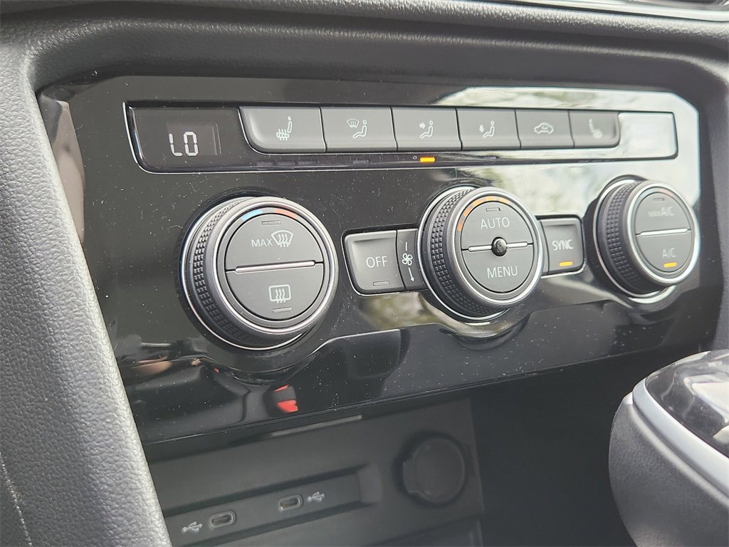 New 2024 Volkswagen Taos SE image 19