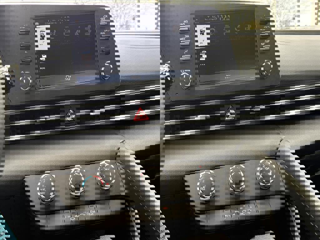 Certified 2025 Hyundai Elantra SE image 10