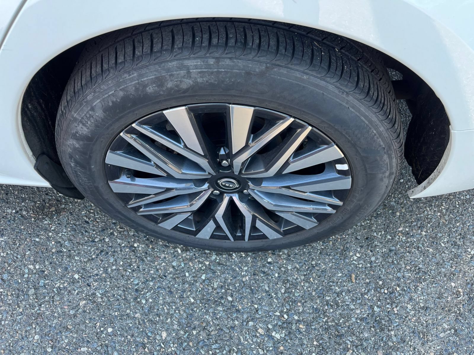 Used 2025 Nissan Altima 2.5 SV FWD image 26