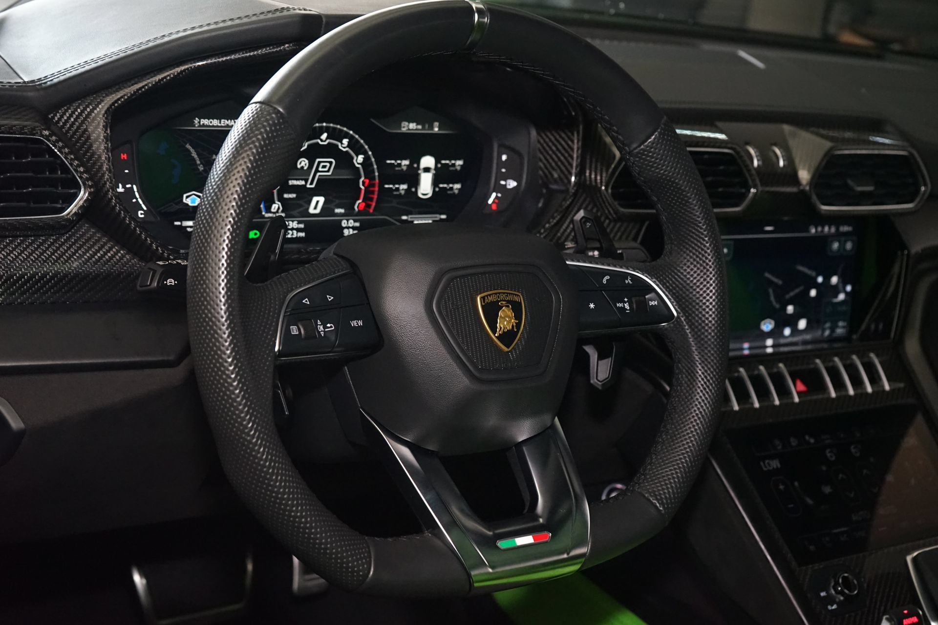 Used 2022 Lamborghini Urus AWD/4WD image 12