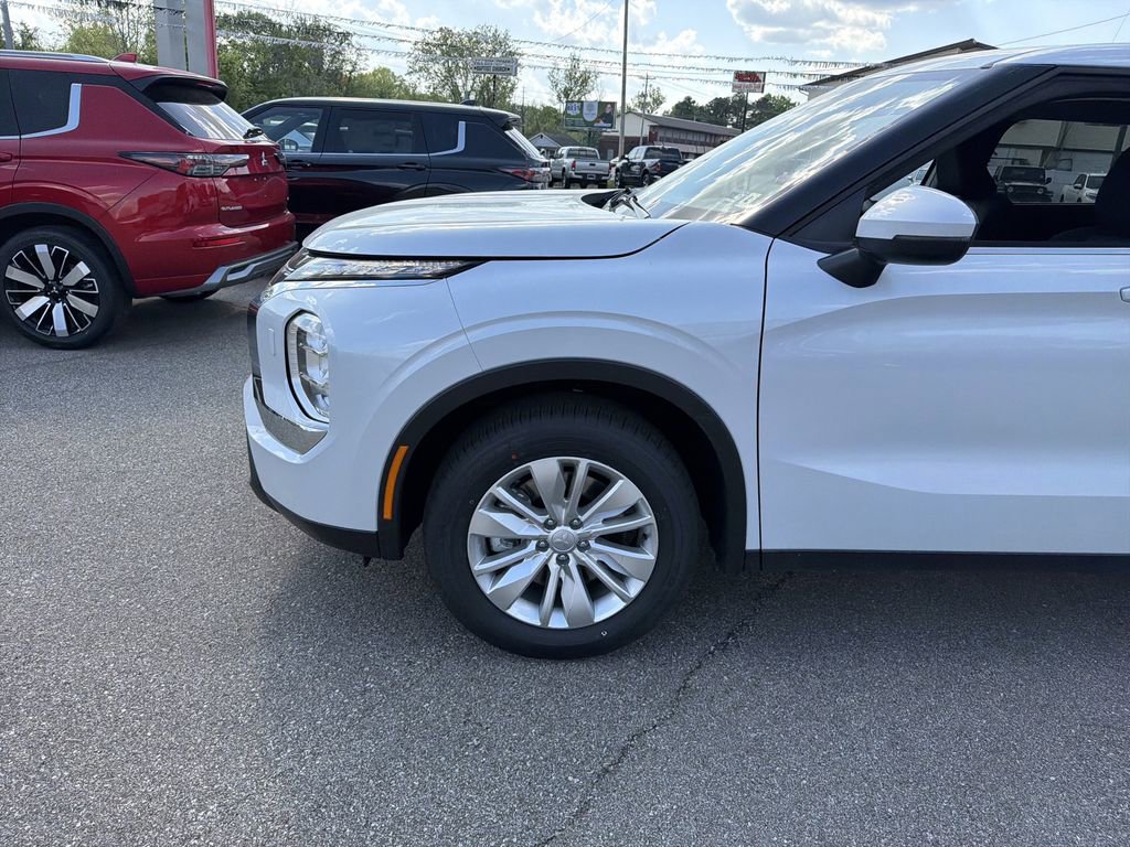 New 2026 Mitsubishi Outlander ES AWD/4WD image 9