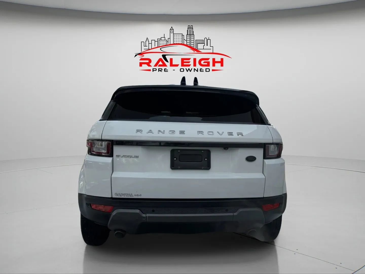 Used 2019 Land Rover Range Rover Evoque image 11
