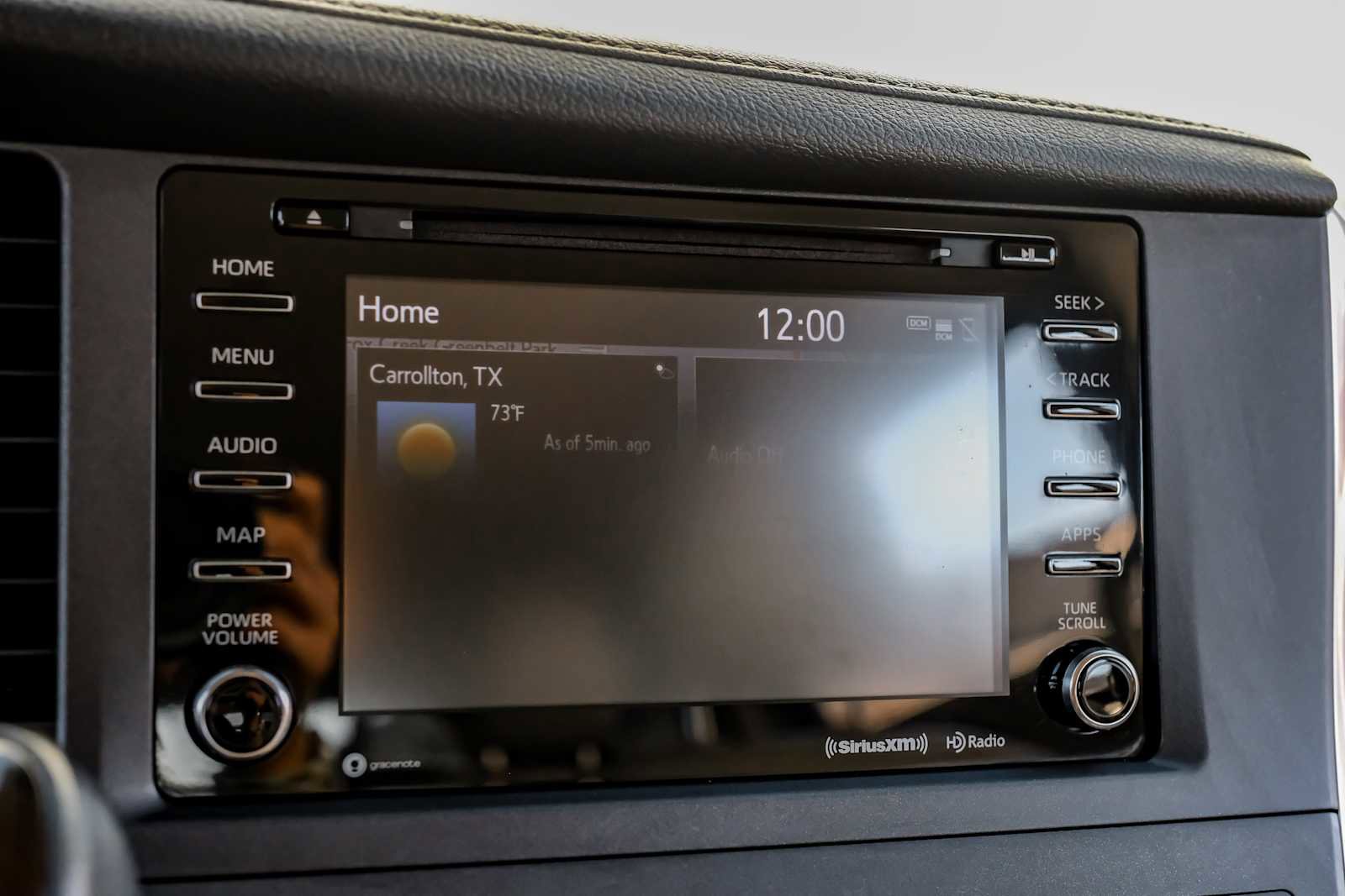 Used 2018 Toyota Sienna XLE image 28