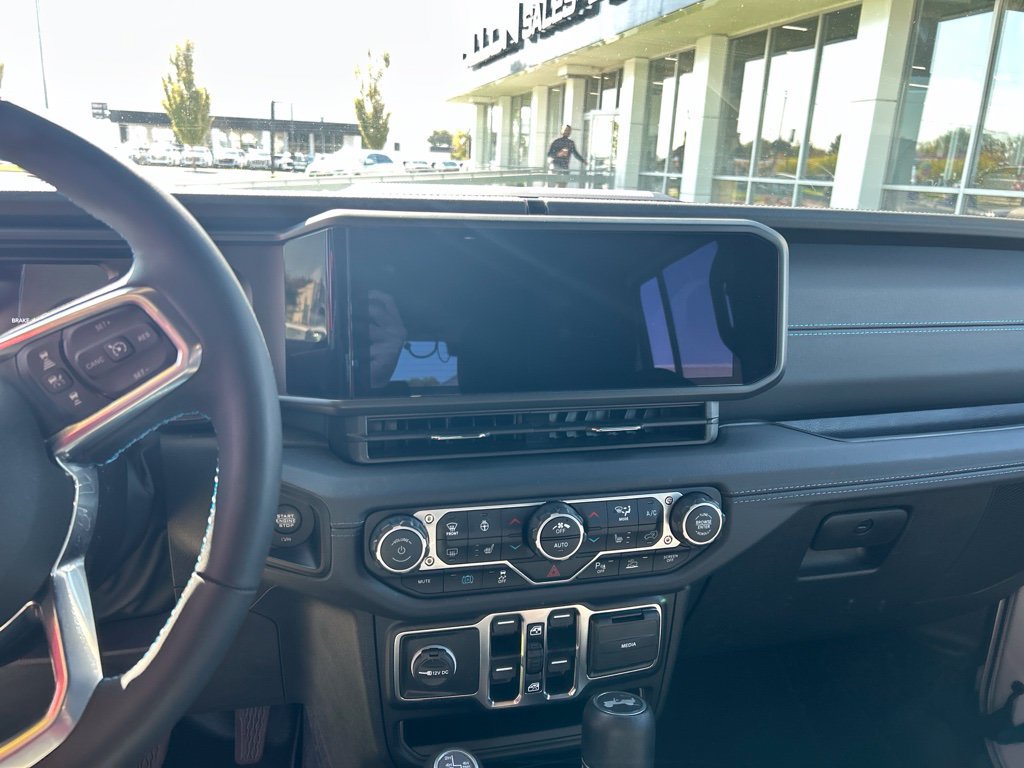 Used 2024 Jeep Wrangler High Altitude AWD/4WD image 12
