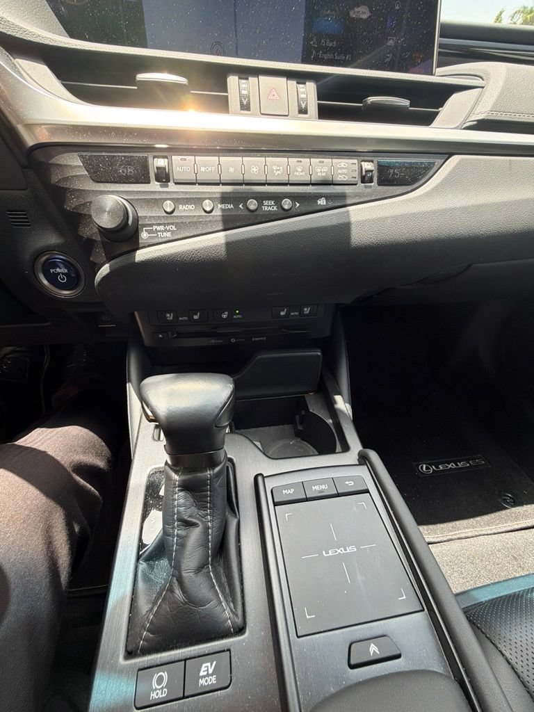 Used 2019 Lexus ES 300h w/ Premium Package FWD image 17