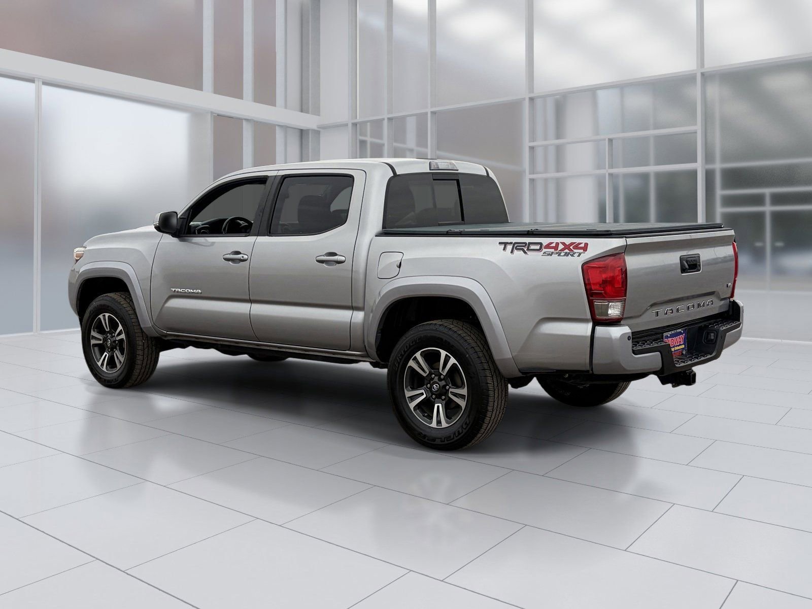 Used 2017 Toyota Tacoma TRD Sport image 4
