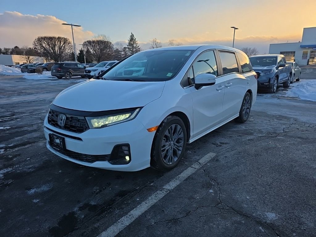 Certified 2025 Honda Odyssey Touring image 3