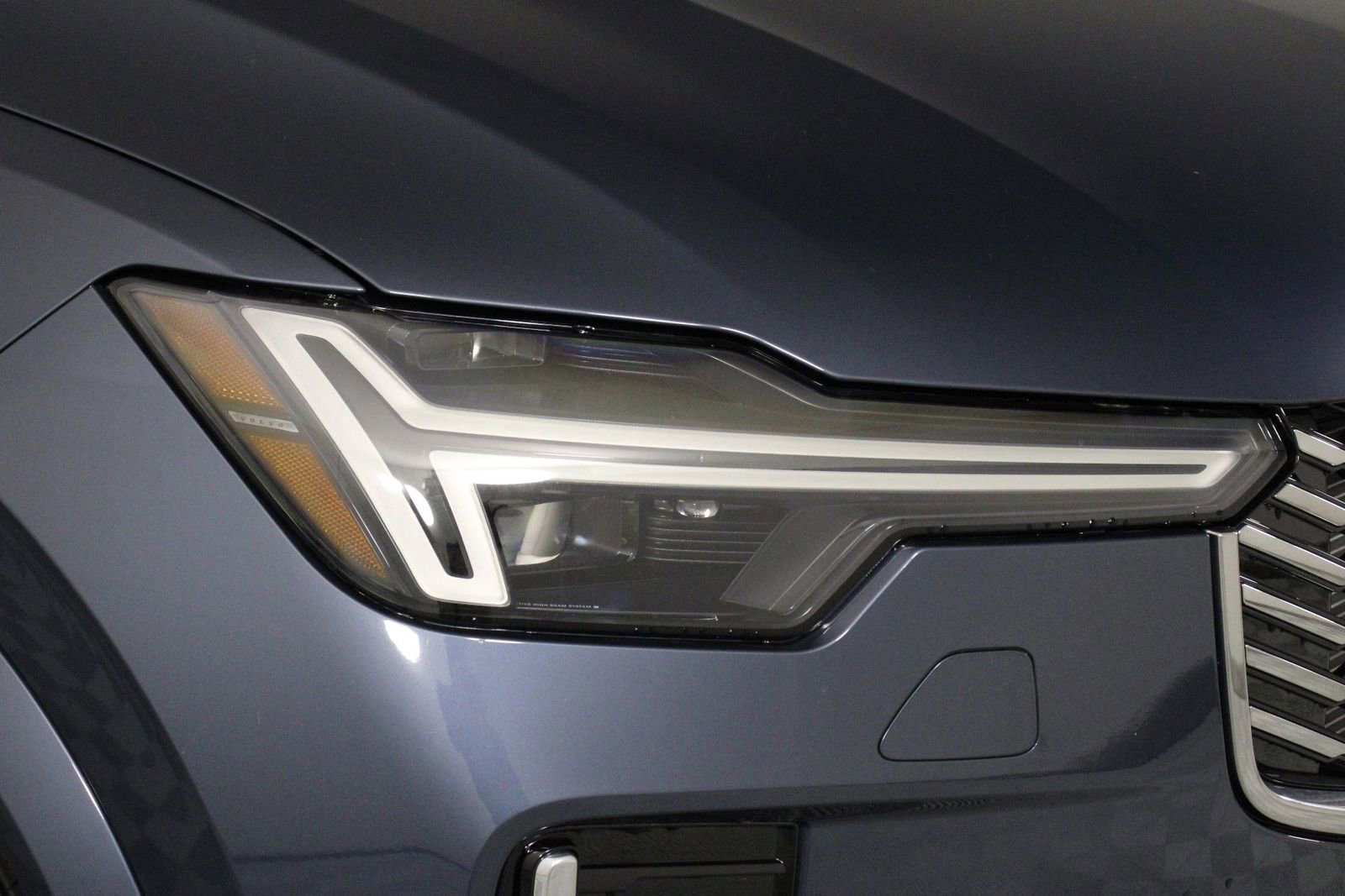 New 2025 Volvo XC90 B6 Ultra image 14