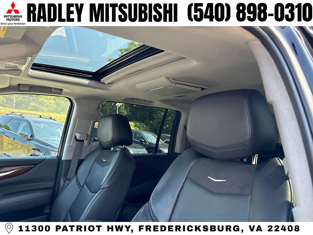 Used 2017 Cadillac Escalade ESV Luxury AWD/4WD image 2