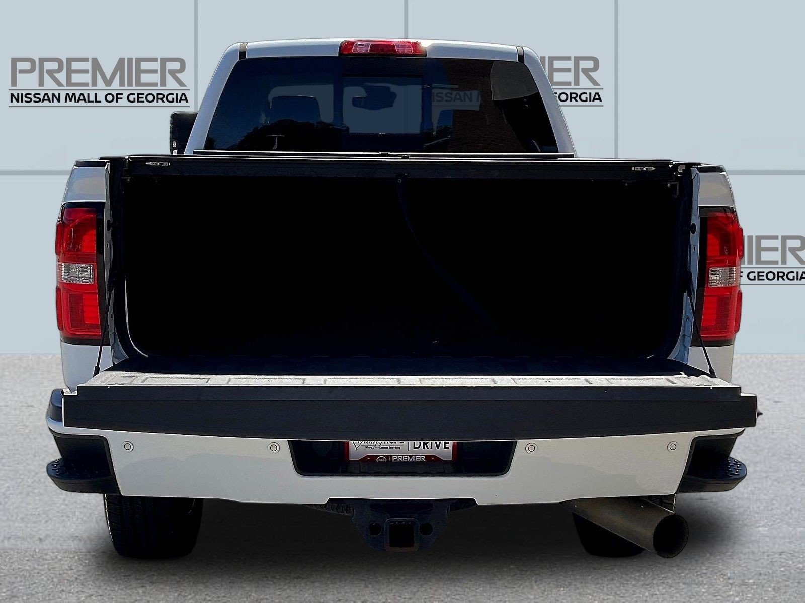 Used 2018 GMC Sierra 2500 Denali w/ Duramax Plus Package AWD/4WD image 9