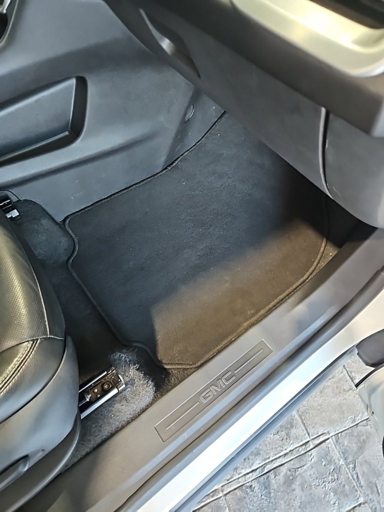 Used 2024 GMC Terrain SLT image 13