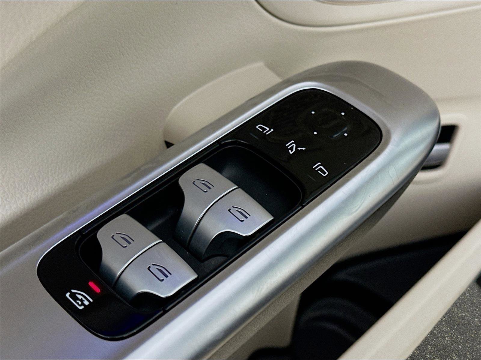 Certified 2023 Mercedes-Benz C 300 4MATIC Sedan image 21