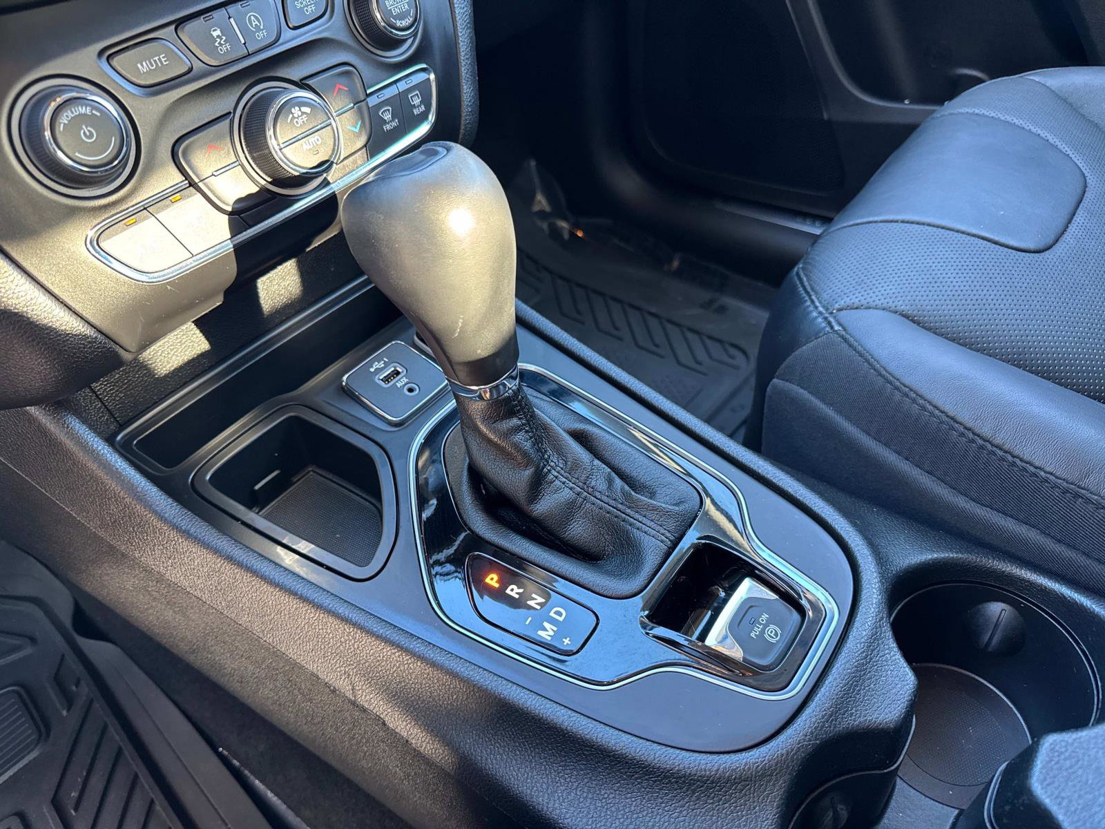 Certified 2021 Jeep Cherokee Limited w/ Elite Package image 27