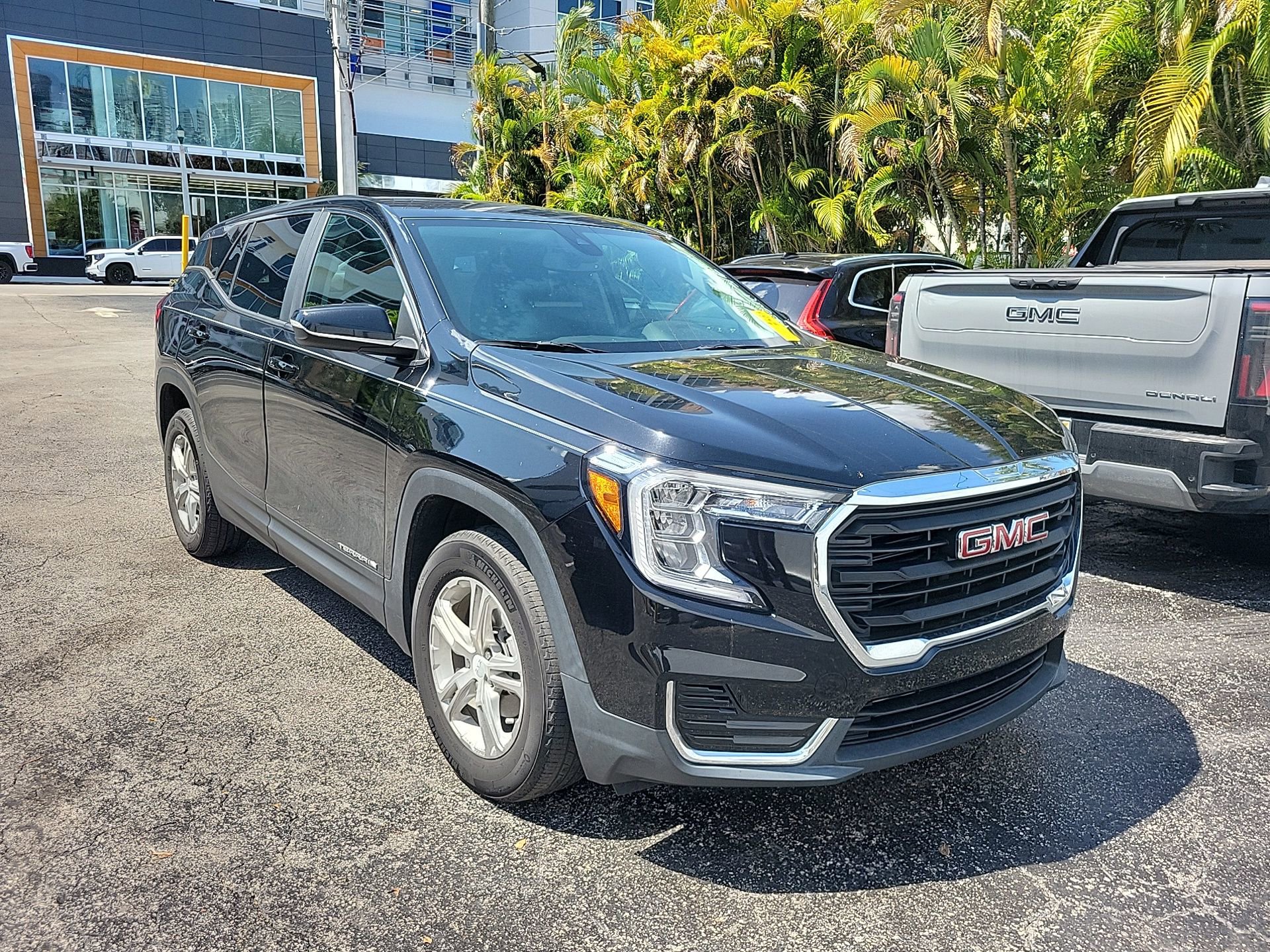 Used 2022 GMC Terrain SLE image 5
