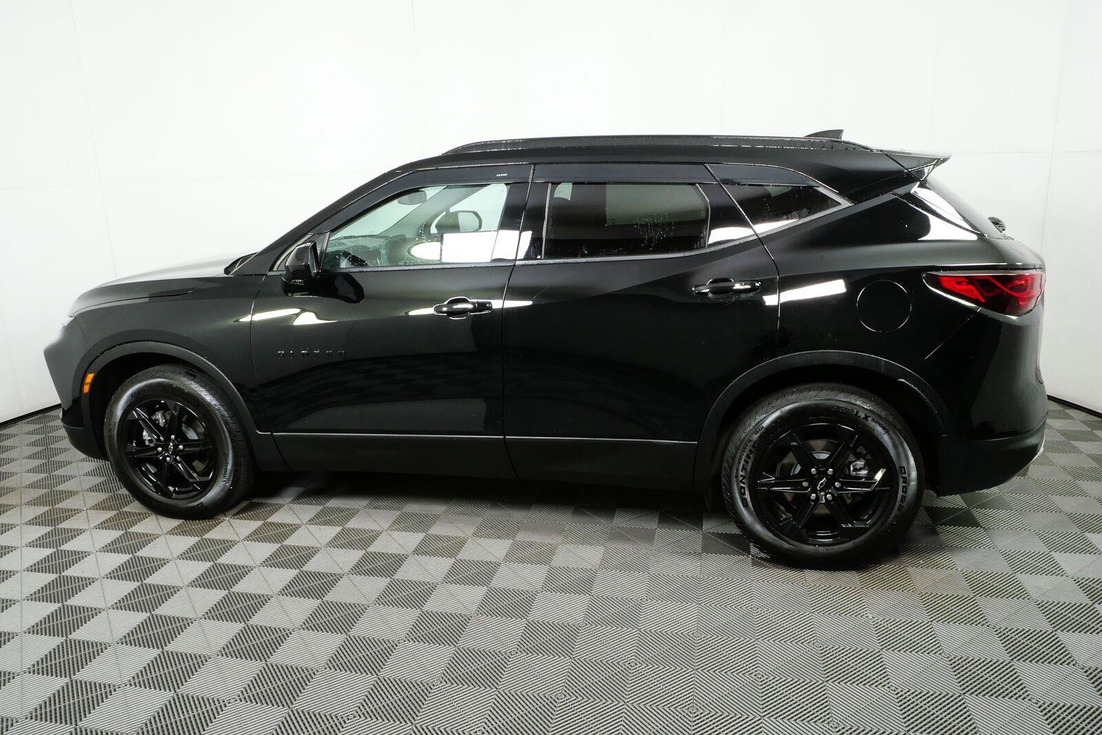 Certified 2024 Chevrolet Blazer LT w/ Convenience Package FWD image 28