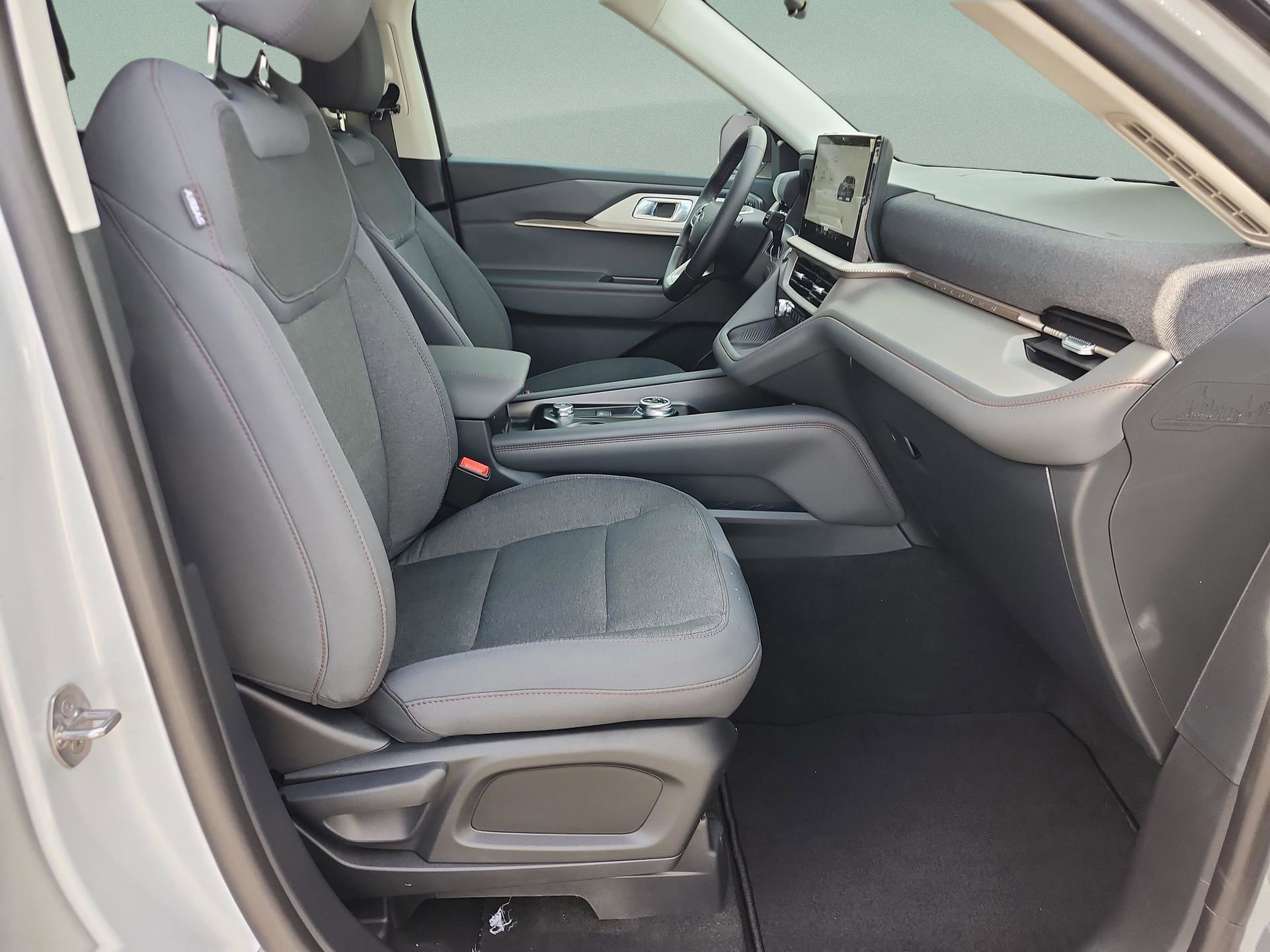 New 2026 Ford Explorer Active image 19