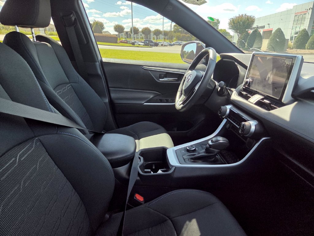 Used 2024 Toyota RAV4 SE AWD/4WD image 2