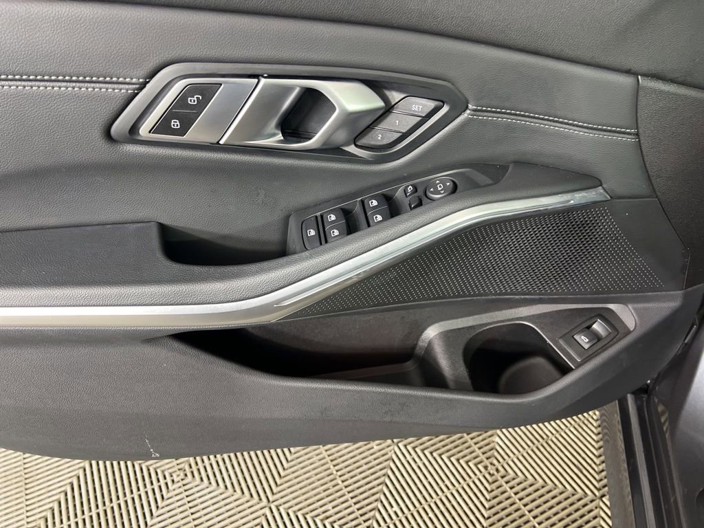 Used 2021 BMW 330i xDrive Sedan w/ Premium Package image 17