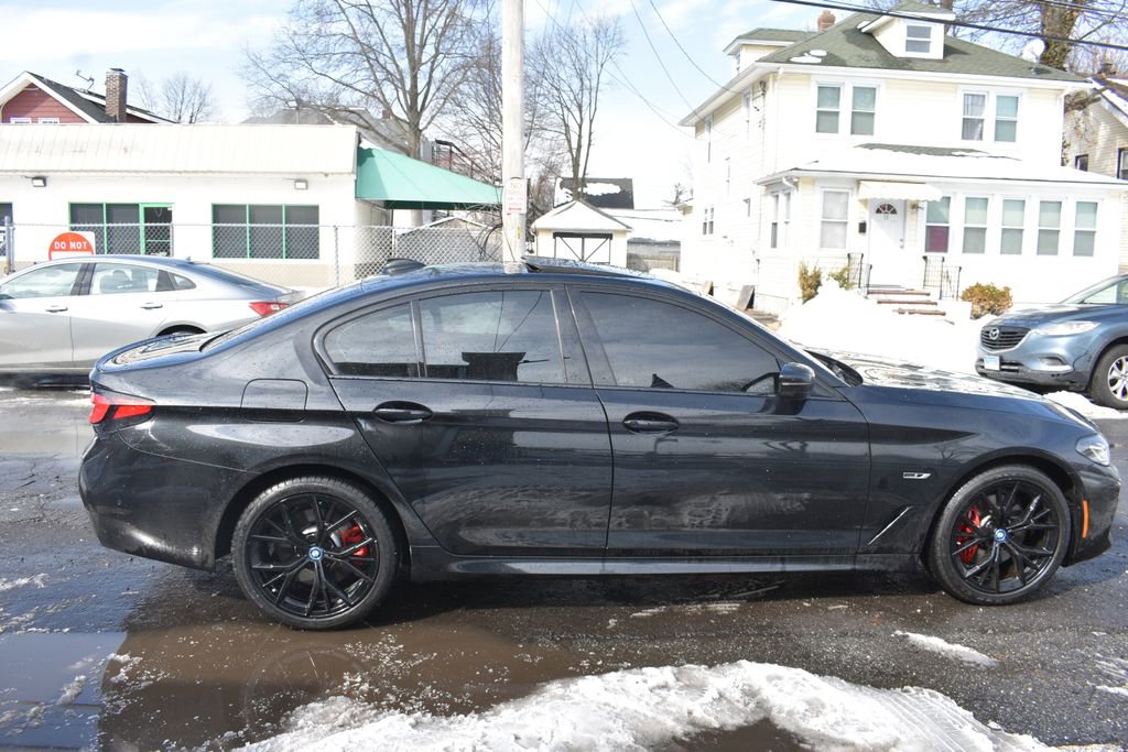 Used 2023 BMW 530e xDrive w/ Executive Package image 4