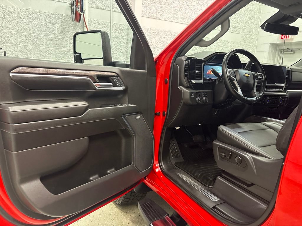 Used 2024 Chevrolet Silverado 2500 LTZ w/ LTZ Convenience Package AWD/4WD image 15