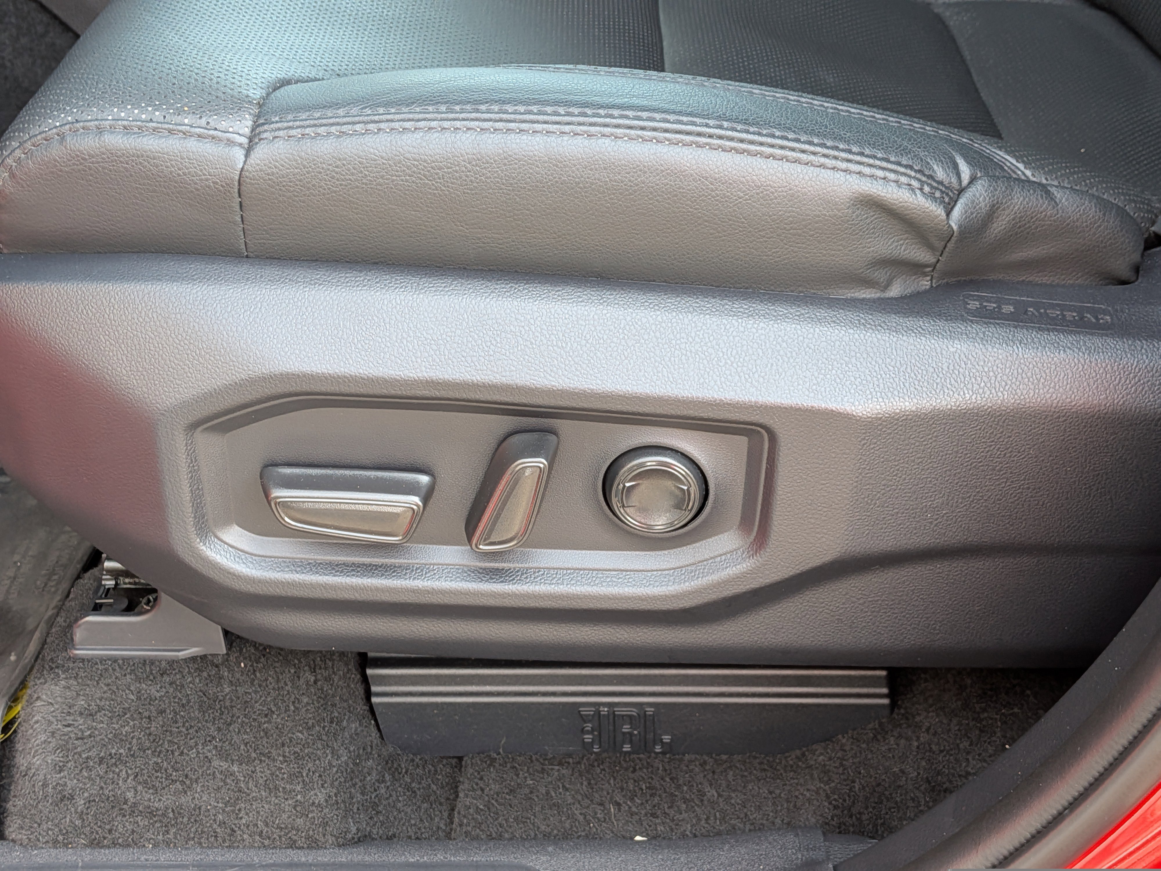 Used 2025 Toyota Tundra Limited AWD/4WD image 16