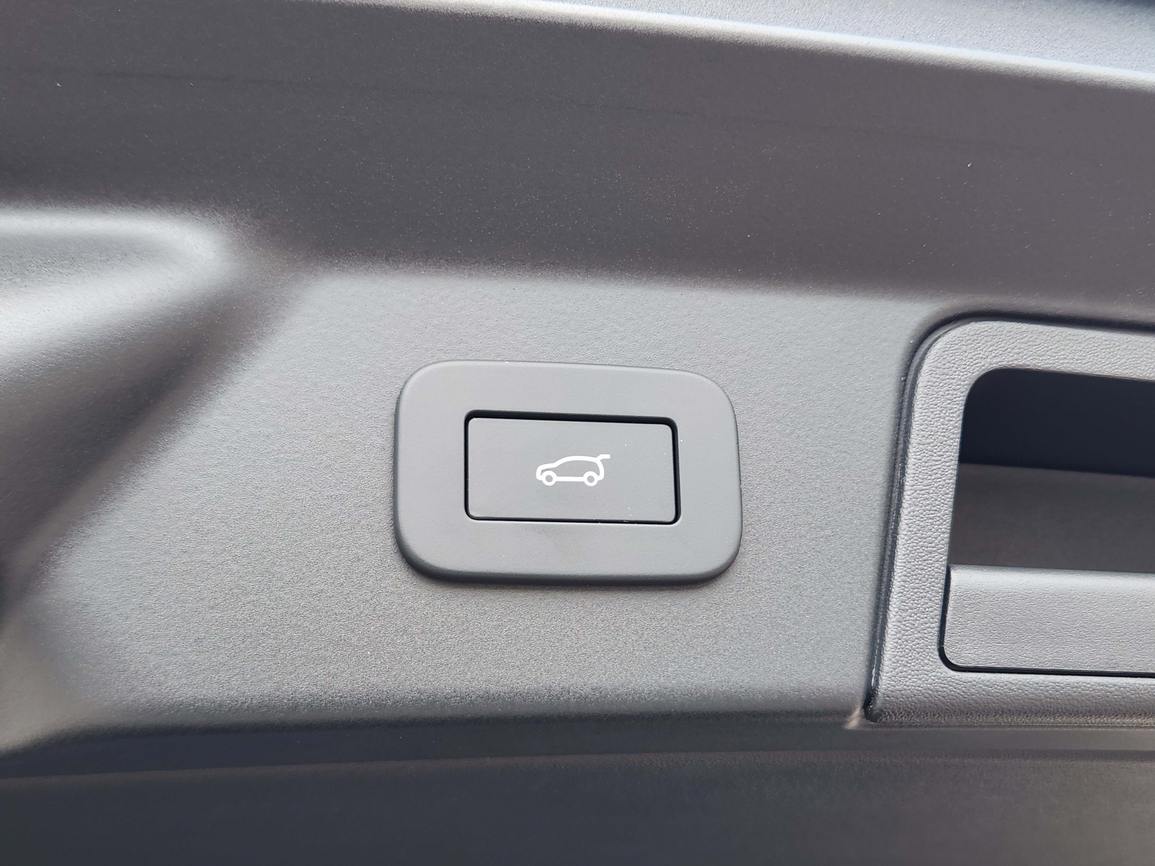 New 2026 Land Rover Range Rover Velar Dynamic SE image 32