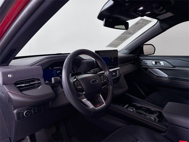 Used 2025 Ford Explorer ST image 9
