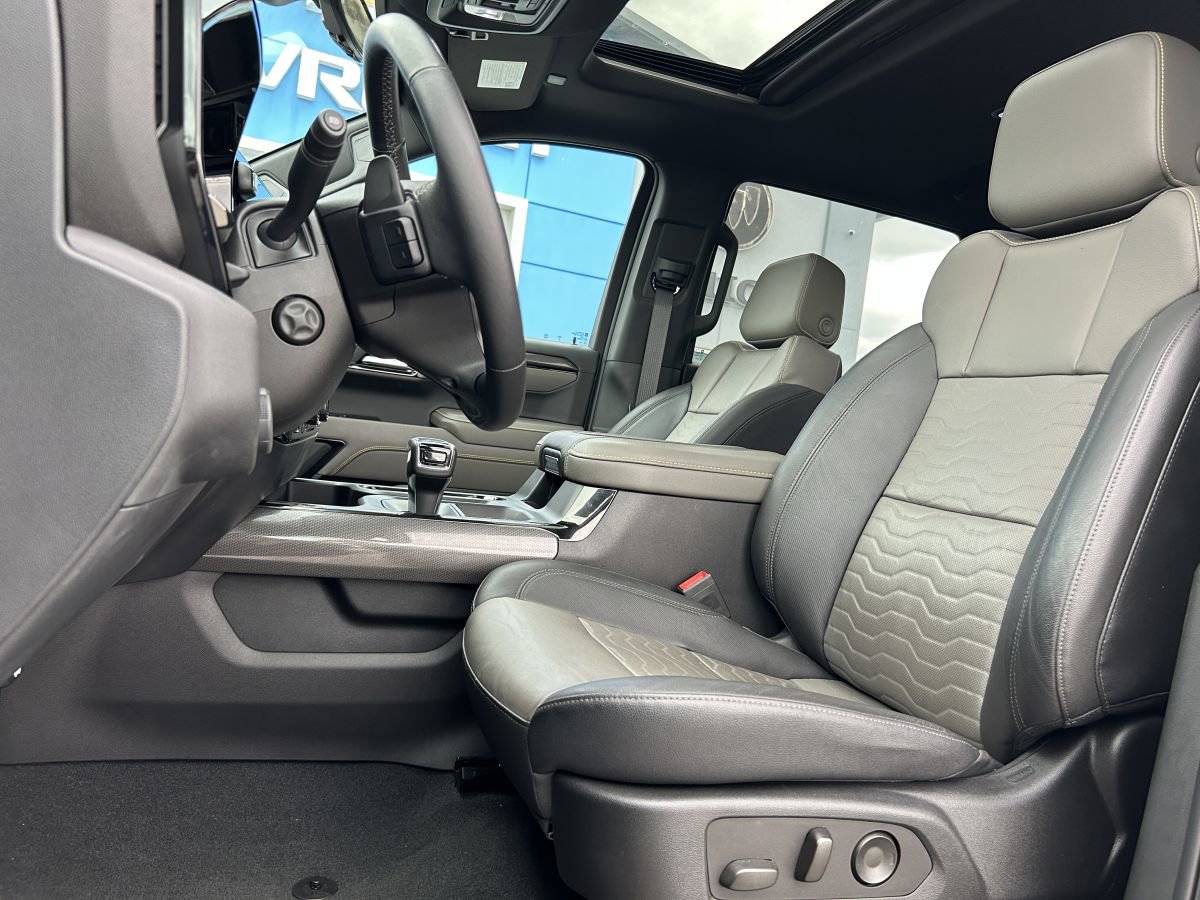 Used 2022 Chevrolet Silverado 1500 ZR2 w/ Technology Package image 11