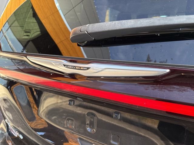Used 2024 Chrysler Pacifica Touring-L image 28