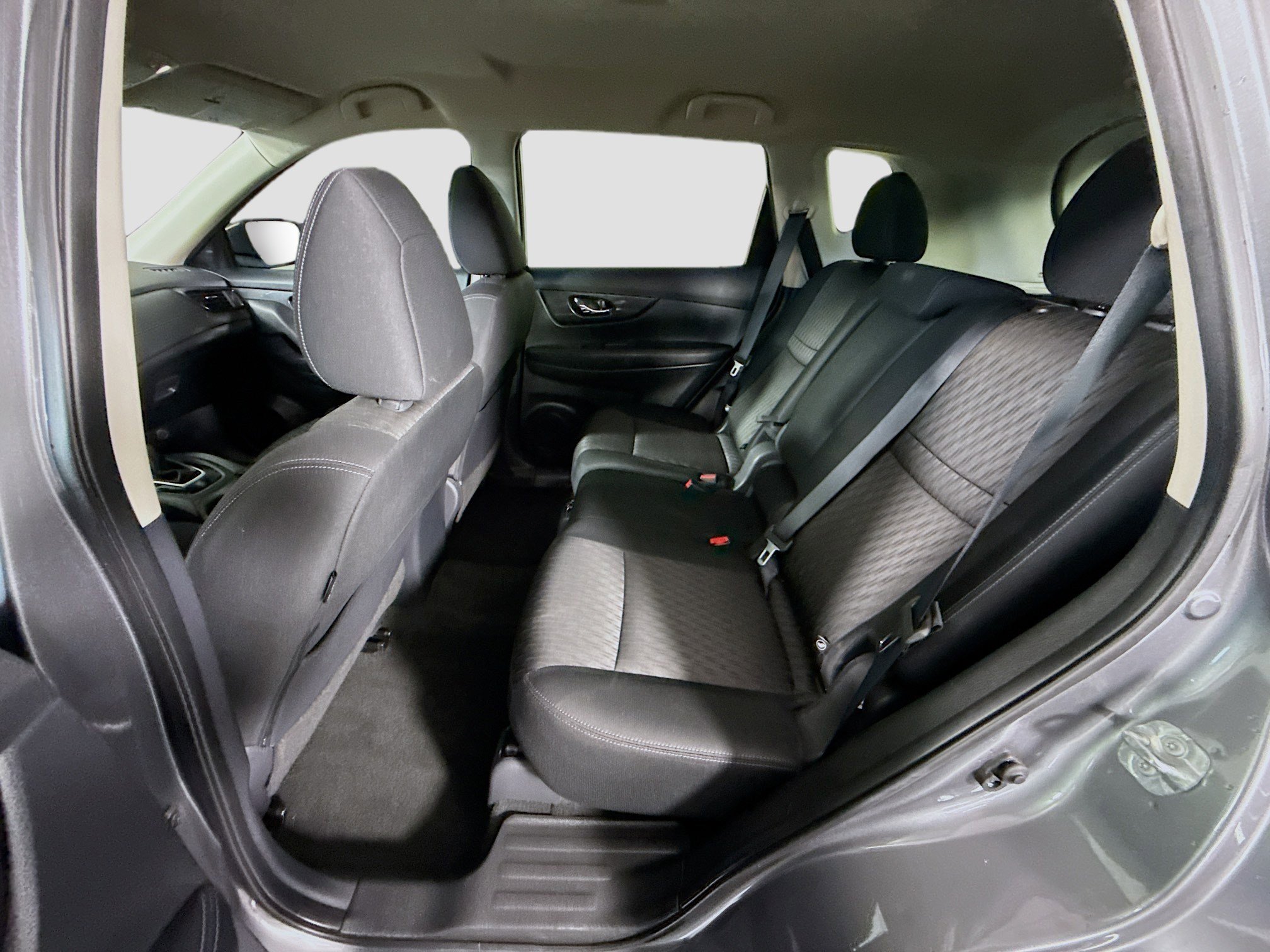 Used 2019 Nissan Rogue SV image 25