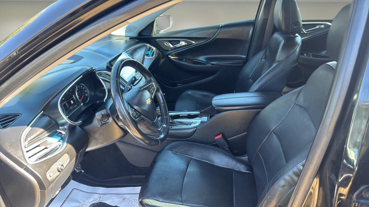 Used 2017 Chevrolet Malibu Premier w/ Premier Sun and Wheel Package FWD image 21