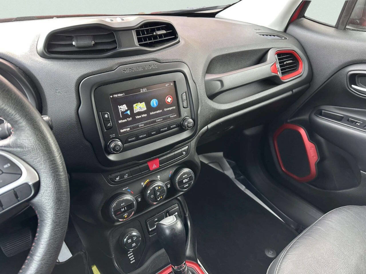 Used 2015 Jeep Renegade Trailhawk w/ Premium Leather Group AWD/4WD image 32
