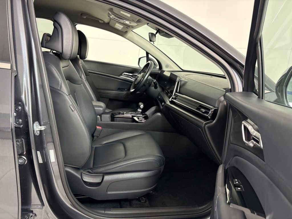 Used 2023 Kia Sportage EX image 12