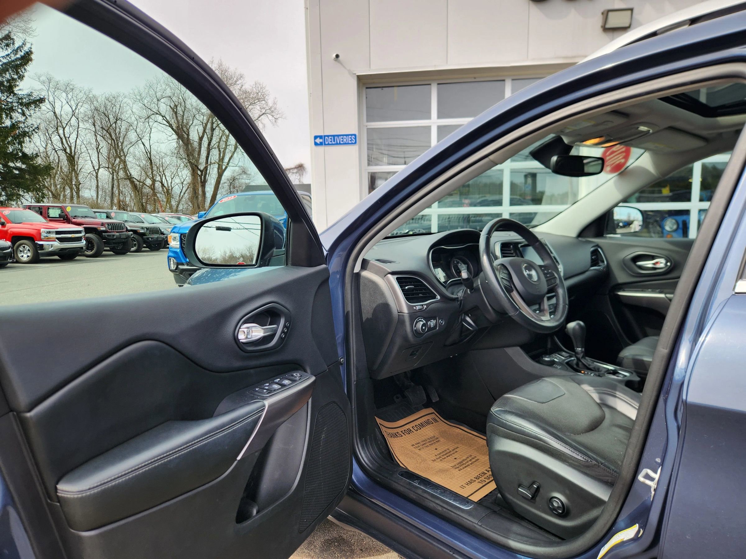 Used 2019 Jeep Cherokee Limited AWD/4WD image 24