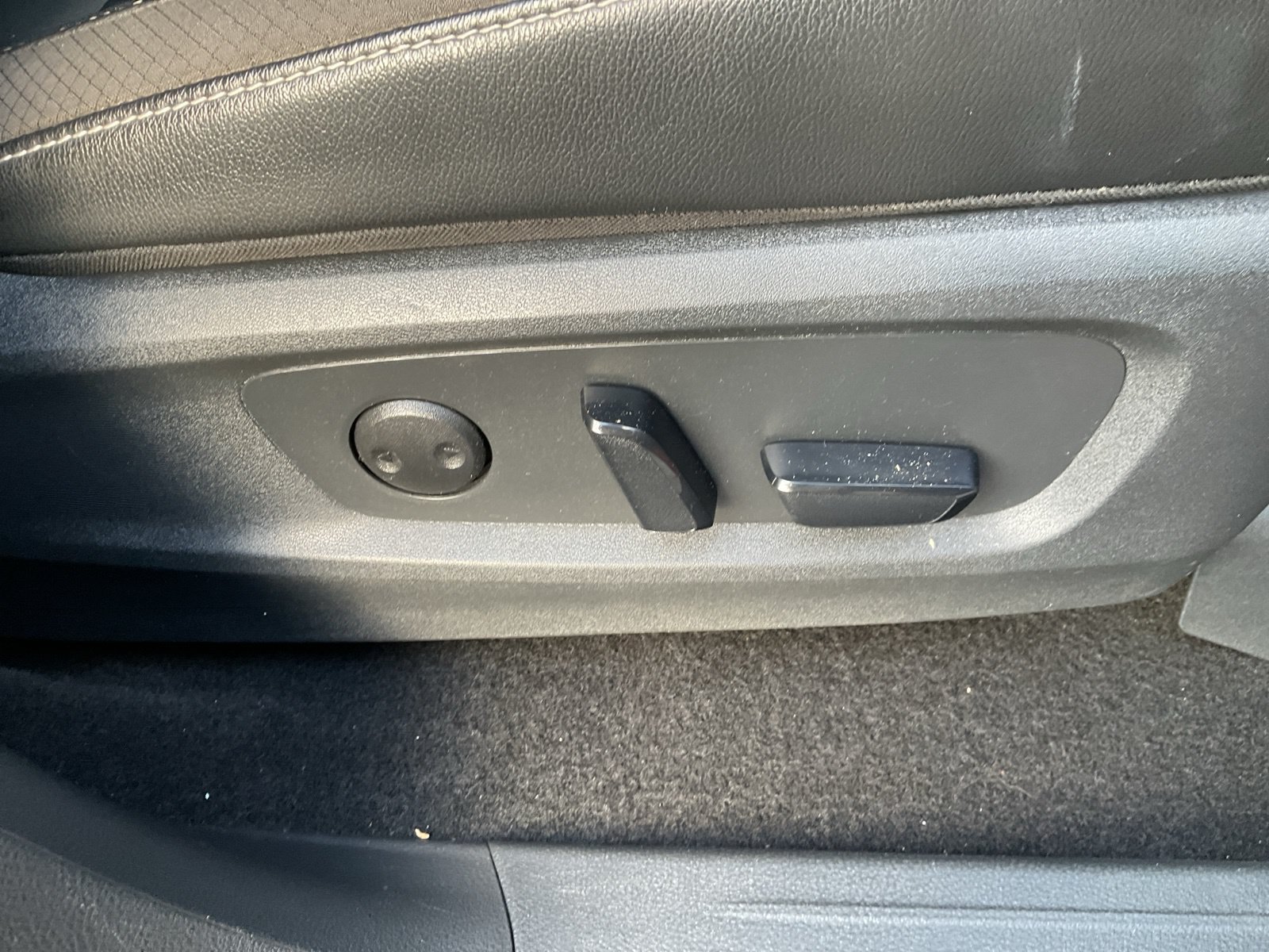 Used 2024 Nissan Pathfinder SL FWD image 46