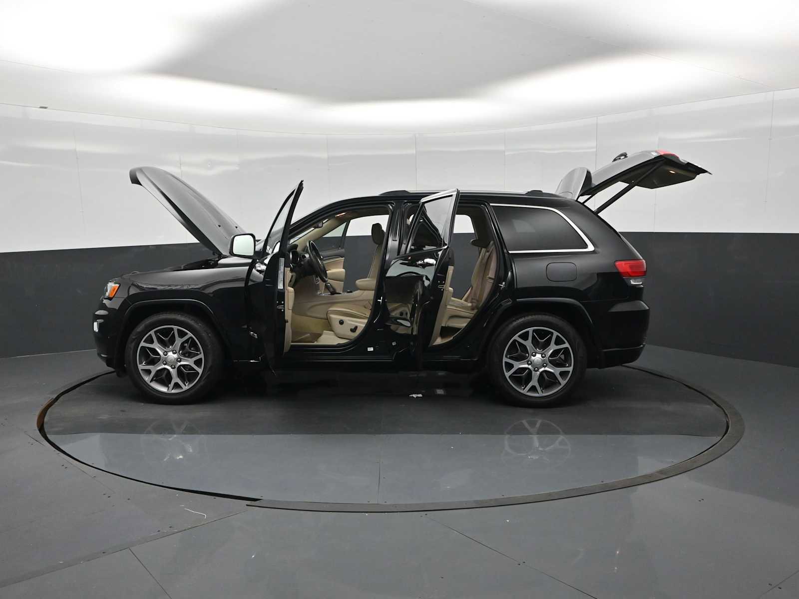 Used 2020 Jeep Grand Cherokee Overland AWD/4WD image 29