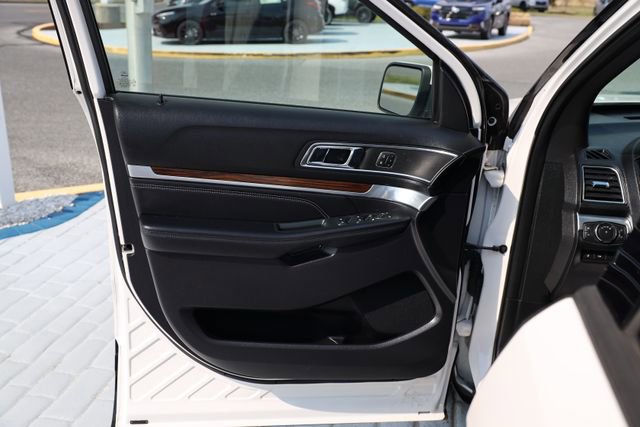 Used 2019 Ford Explorer Limited w/ Class III Trailer Tow Package image 14