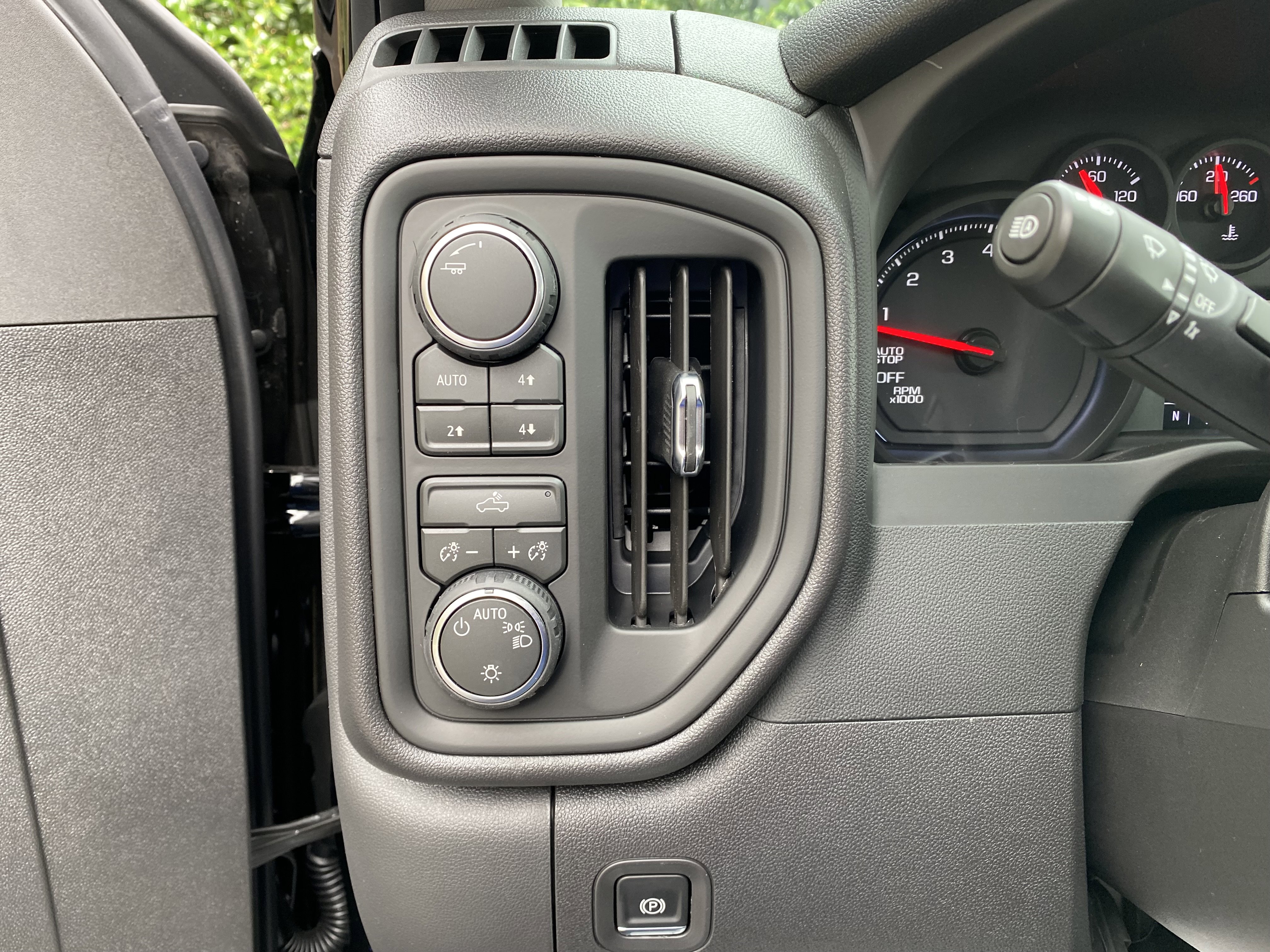 New 2026 Chevrolet Silverado 1500 Custom Trail Boss w/ LPO, Dark Essentials Package image 18