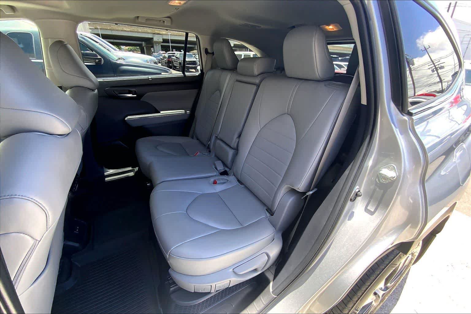Used 2025 Toyota Highlander XLE AWD/4WD image 29