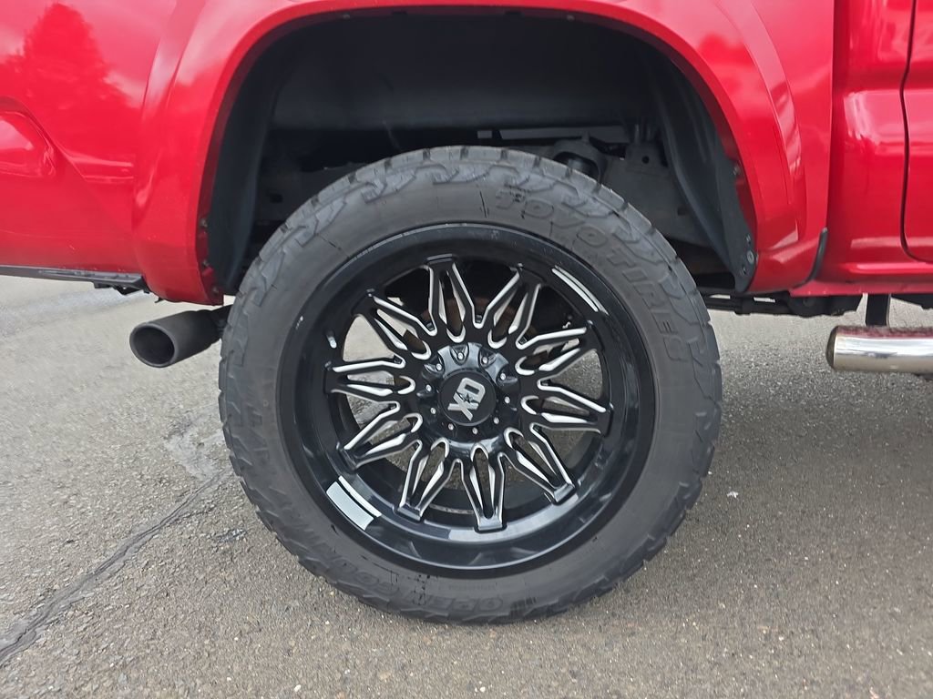 Used 2016 Toyota Tacoma TRD Sport AWD/4WD image 11