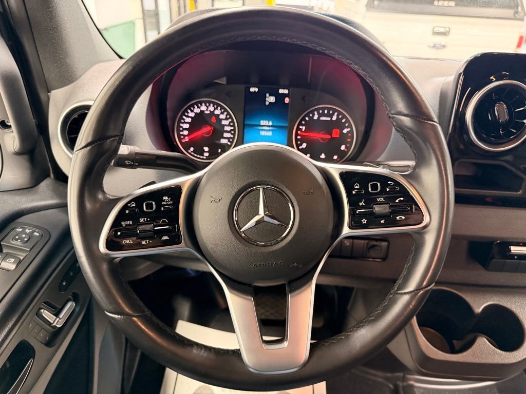 Used 2022 Mercedes-Benz Sprinter 2500 image 31